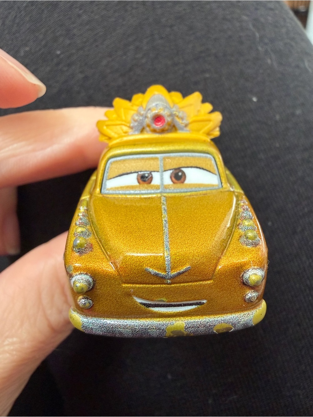 Pixar Cars Chieftess mini diecast - Picture 2 of 5